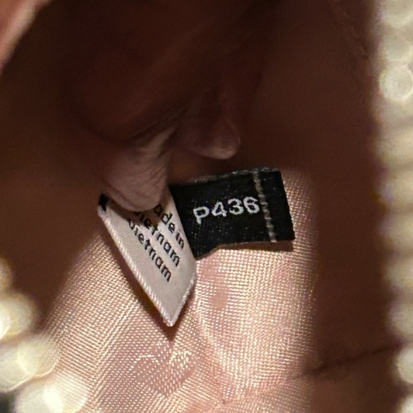 Kate Spade - Women`s Leather `frosty Penguin` Character Crossbody Bag - Picture 8 of 8